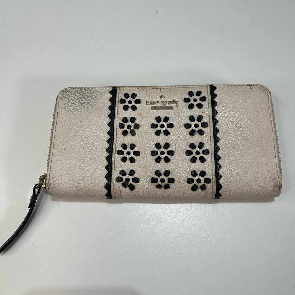Kate Spade Neda Bryant Court  Leather Wallet Flowers Black White Zip Around